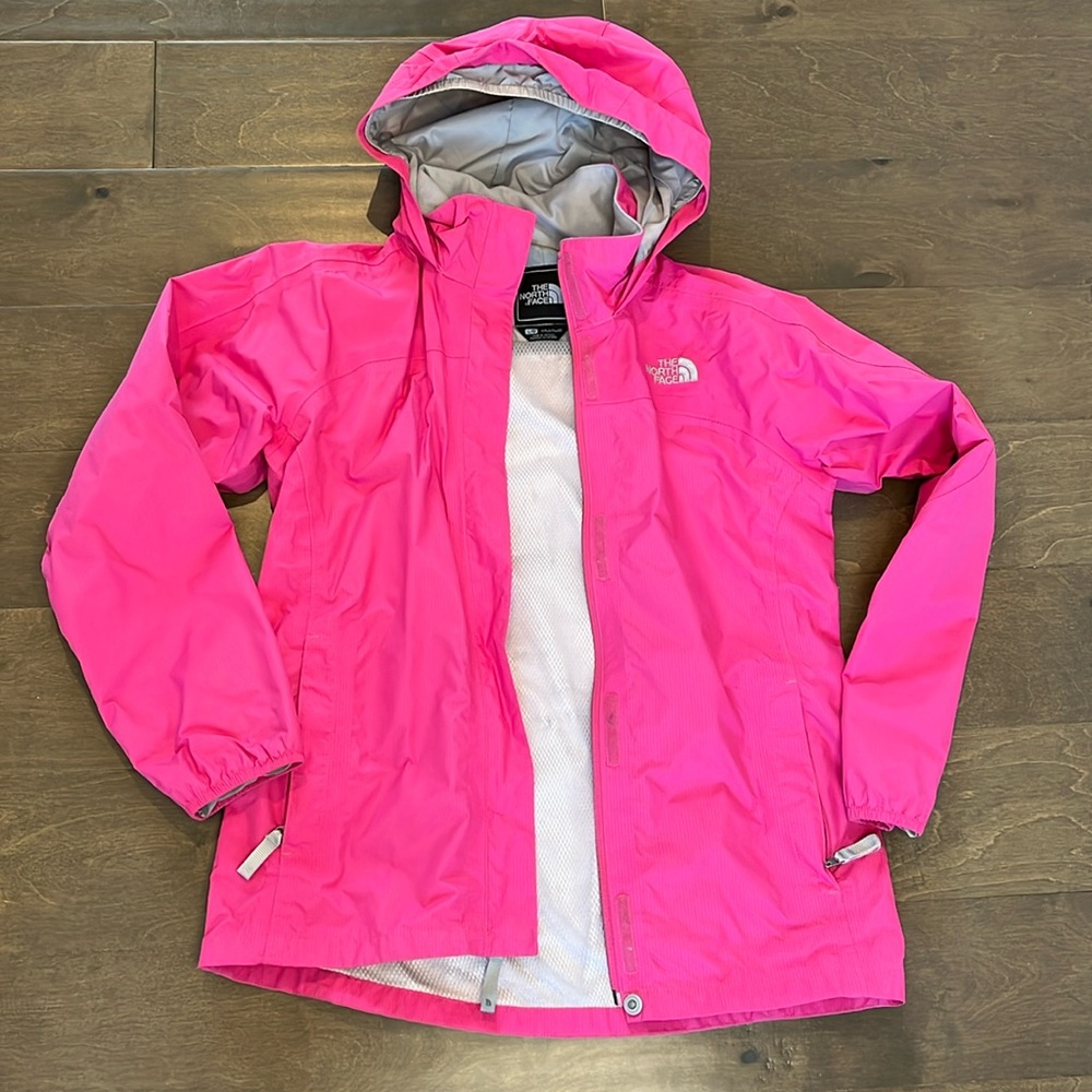 North Face girls large pink rain coat great used condition. Zippered pockets